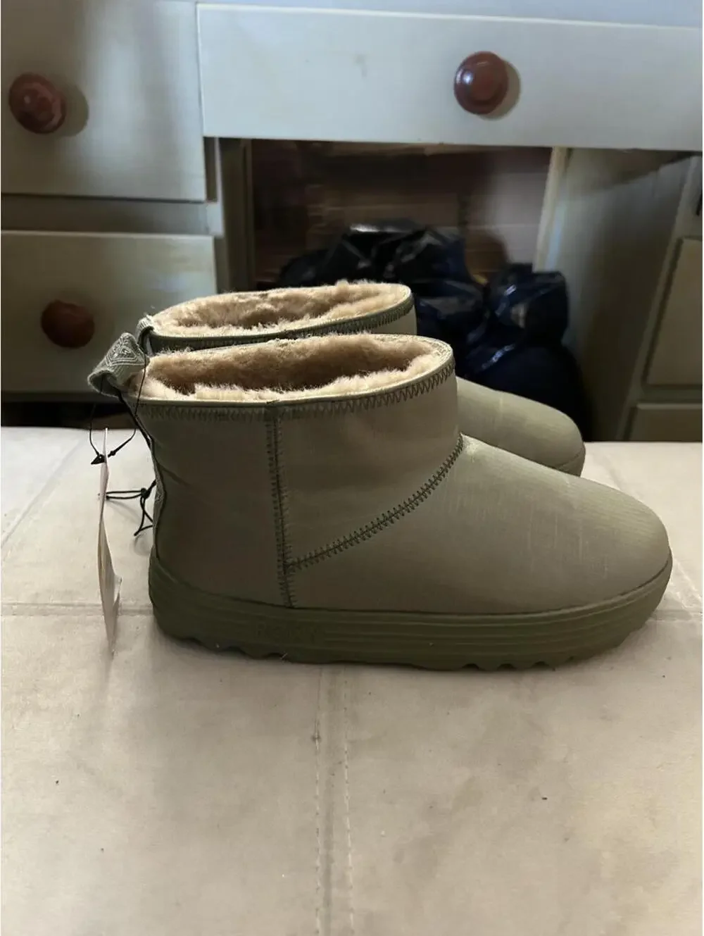 NWTRoxy women’s olive green & khaki faux fur lined ankle boots size 6